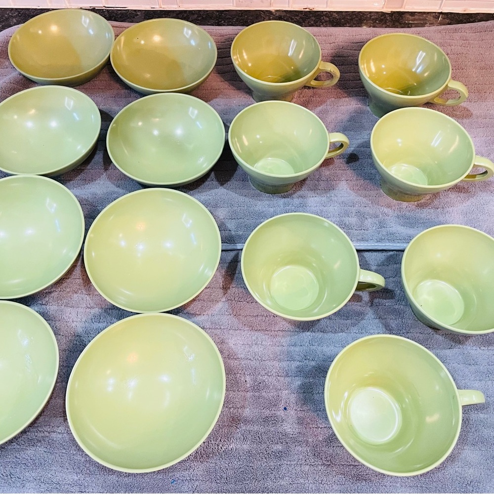 Vintage MCM Avocado Green Olive Cups Mugs X7 Texas Ware Melmac & Bowls X8 Lot